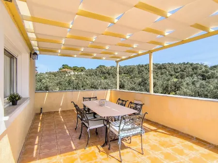 Luxurious and family friendly villa with large private pool 5 mins from Skiathos