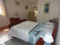 Spacious Cottage, private pool with great views, good for relaxing, hiking, golf