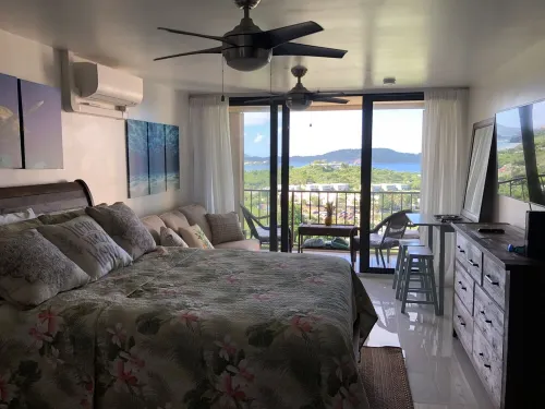 Stunning caribbean blue water views with on property beach, pools & restaurants Hotel a Saint Thomas