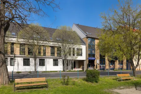 Hotel Kálvária Superior Отели в г. Дьор