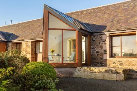 Thairn cottage ideal for 2, rural, 3 miles from Kelso. Wood stove All on 1 level