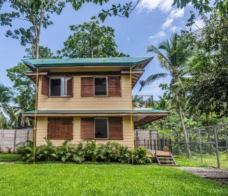 BEACHFRONT & Ocean View 1st Floor w A/C