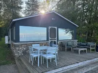 Cozy Cabin on the shore of Georgian Bay. Truly a hidden gem!