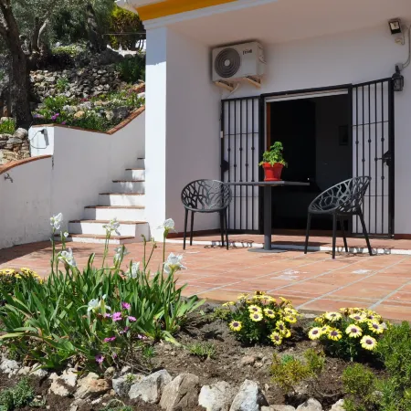 Villa El Dorado B&B and Wellness