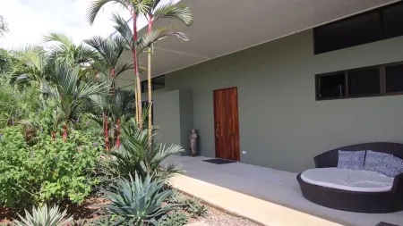 Beautiful!!,AC,Pool,3 Bedroom, Close to everything!!