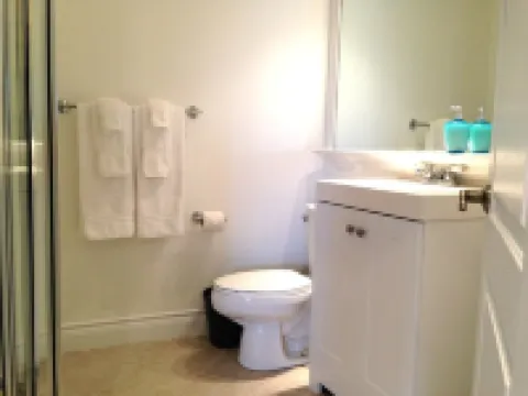 3 minutes to the beach! 1 Bedroom Condo near shopping and Dining