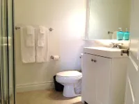 3 minutes to the beach! 1 Bedroom Condo near shopping and Dining
