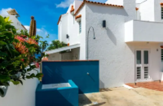 Oceanfront Villa, great house reef, near dive shops, restaurants, sleeps 4 Hotels in 