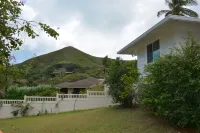 Bright, upgraded house, A/C, near the ocean! CONTACT FOR RATES & AVAILABILITY! Hotels near Lanikai Beach
