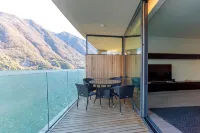 [Lakefront Apartment]