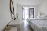 Cozy beach cottage at Sea Lodges, Cayman Kai