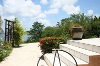 between the sea and the Caribbean sun garden Hotels in La Trinite