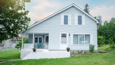 Fun Cottage for Friends and Family, Close by Lake, Fishing, Campfires, BBQ