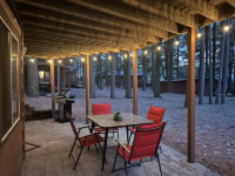 Lake View 2 Bedroom House on Lake Delton Resort. Beaches. Pool. Playground!