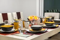 Excellent Home for your Family Reunion, Occasion Guest, Retreats & Conferences. Hotels in Rocky View County