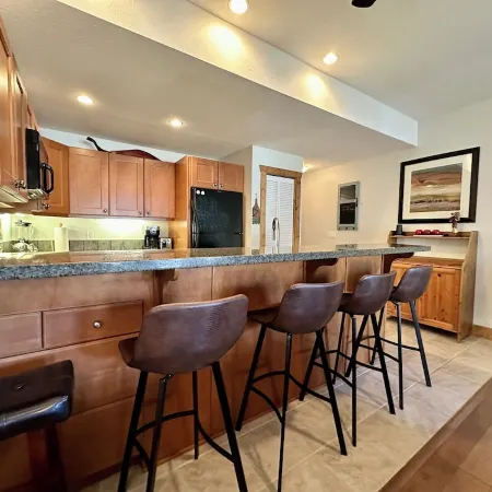 Lakefront Home away from Home