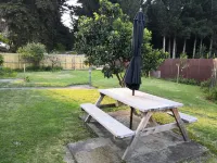 Fully fenced family and pet friendly iconic kiwi bach awaits Отели в г. 