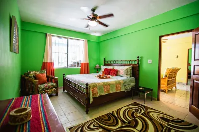 Caribbean Seafront, 2-Level Island Home, Pool, Kayak, Paddle boards and Privacy