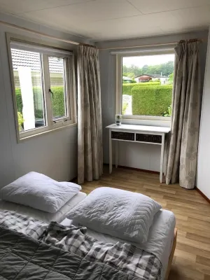 Chalet with garden in The Hague / Wassenaar in a well-kept campsite Hotels in 