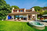 Sunset House with gorgeous view of the lake 몽트뢰 호텔