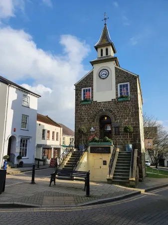 Escape to Pembrokeshire! Charming, spacious cottage - well located for exploring Отели в г. Нарберт