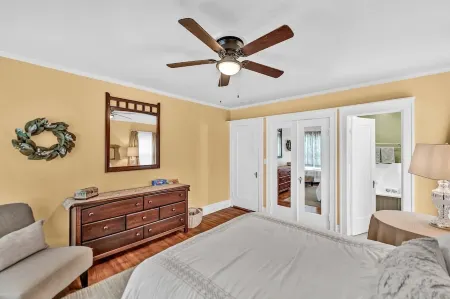 Beautiful North Buffalo Apartment