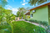 3BR Beach House w/ Pool - Las Palmitas Hotels in Paraiso