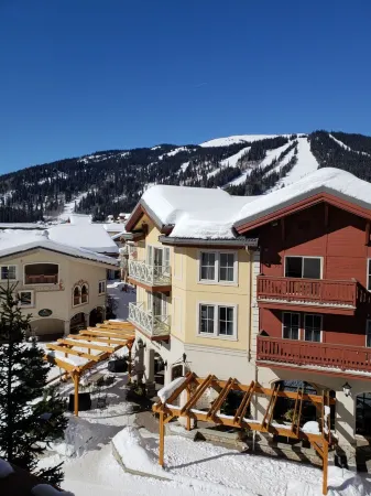 Cozy, ski-in/out, condo in the heart of Sun Peaks