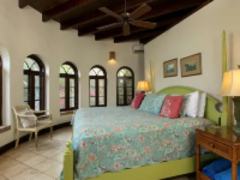 Peter Bay Gatehouse Hotels in Central