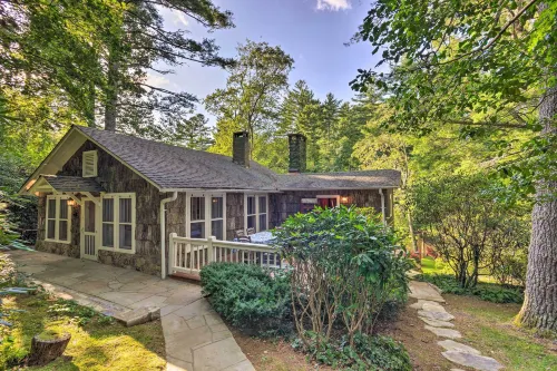 Waterfront Home w/ Boat Dock on Mirror Lake! - Parkplatz