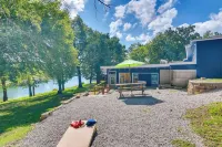 Kimberling City Oasis Boat Slip, Kayaks and More!