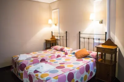 Apartamentos Turísticos Bahía Sur Hotels near Plazoleta Del Merendero