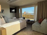 Skåvsjöholm, Hotell & Konferens Hotels near Slussen i Åkers kanal