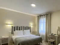 Hôtel des Roches - Climatisation Hotels in Les Eyzies-De-Tayac-Sireuil