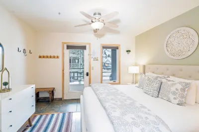 Modern Comfort River/Mtn Views + Hot Tub 1 Bedroom Condo by Redawning Hotels in Telluride