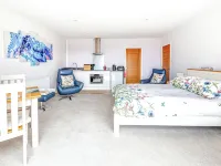 Greenside Studio - 2-Star