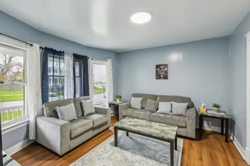 Comfy 3br Flat Close To The Falls 3 Bedroom Apts - Homestays