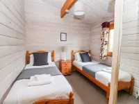 Snowy Owl Lodge Hotels in Saint Harmon