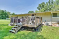 2 Mi to Lake Michigan: Pet-Friendly Sawyer Apt - Wifi