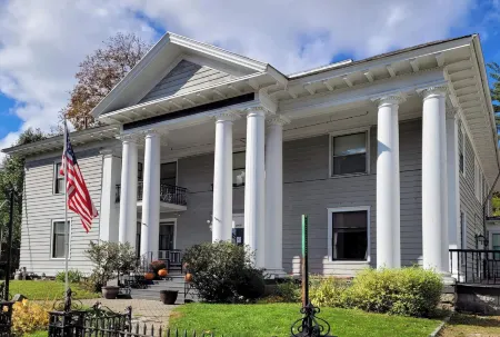 The Revival House Отели в г. Адамс