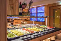 Lechquell Hotel Post Hotels in Holzgau