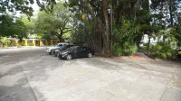 Hotel Bachue Girardot - موقف سيارات