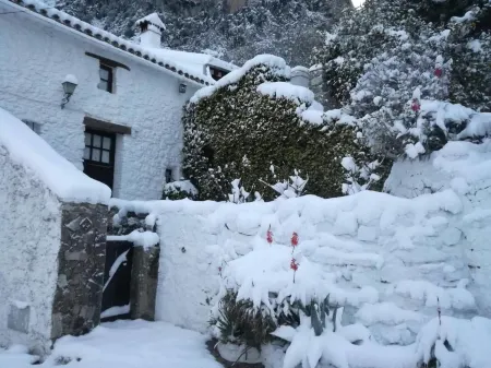 Tugasa Hotel la Posada Отели рядом с достопримечательностью «Ruta del Amor (Setenil de las Bodegas)»