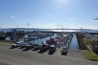 Harborside Inn - parking