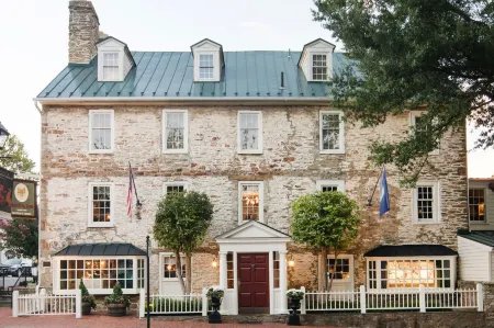 The Red Fox Inn & Tavern Отели в г. Делаплейн