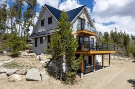 Ski Shores 3 Bedroom Cabin by RedAwning