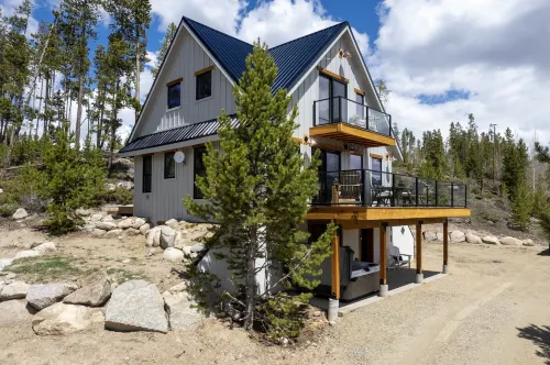 Ski Shores 3 Bedroom Cabin by RedAwning