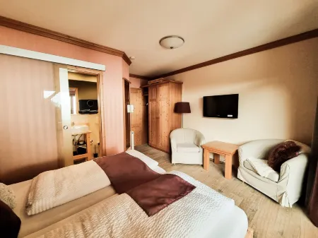 Landhaus Talblick- Boutique B&B-Pension-Gästehaus Отели в г. Флох-Зелигенталь