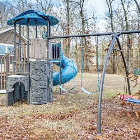 Pet-Friendly Home w/ Deck in Broken Bow!