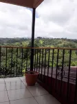 What A Retreat! In a pleasant neighborhood in the beautiful hills above Grecia.